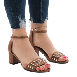 Kamelfarbene Sandalen mit hohem Absatz 173-856 braun