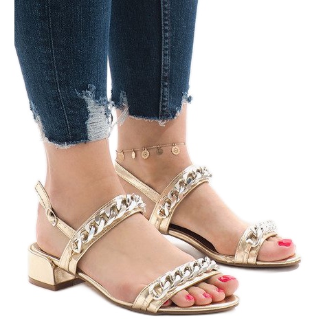 Goldene Sandalen mit hohem Absatz 77-15