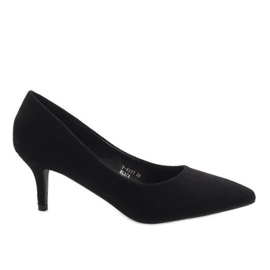 Schwarze Pumps an der P-6377 Ferse