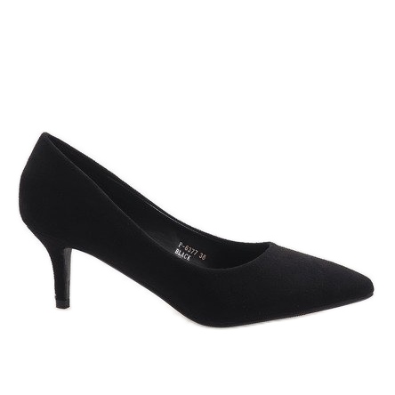 Schwarze Pumps an der P-6377 Ferse