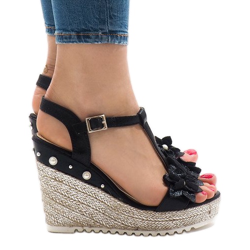 Schwarze Keilsandaletten mit Blumen T-682-5