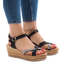 Schwarze Sandalen auf der WS8816-Plattform