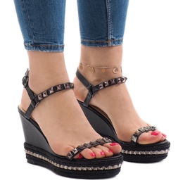 Schwarze Sandalen auf der Plattform von 1926