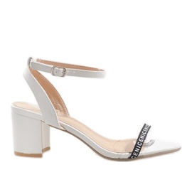 Weiße Sandalen auf der Post Wildleder S-7347