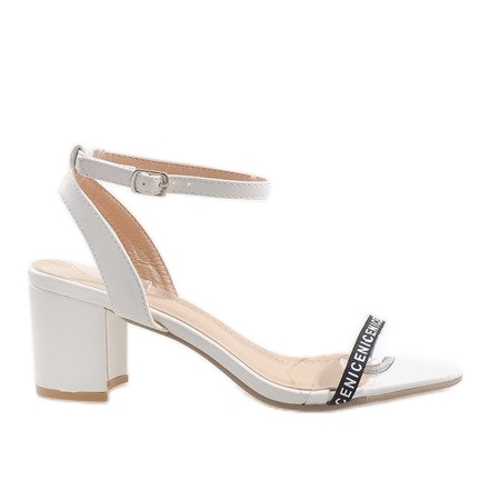 Weiße Sandalen auf der Post Wildleder S-7347