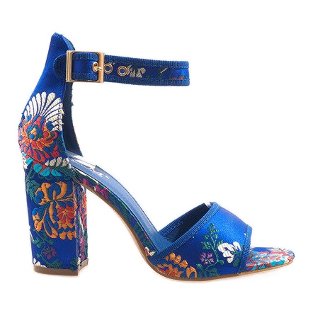 Blaue Sandalen am Pfosten 77-14