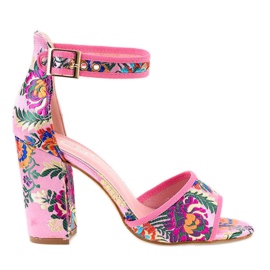 Rosa Sandalen am Pfosten 77-14