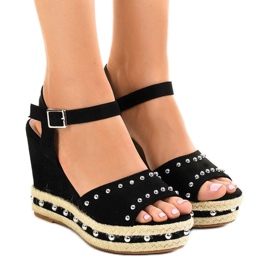 Schwarze Keilsandalen mit Perlen 77-32