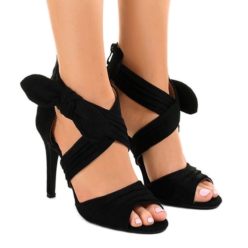 Schwarze Wildledersandalen mit Schleife J-23