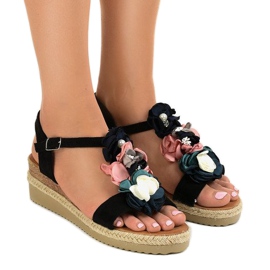 Schwarze Keilsandaletten mit Blumen 218-168