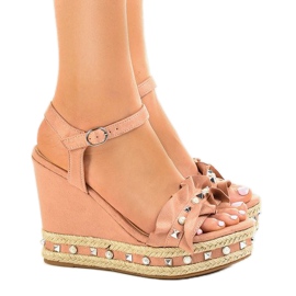 Rosa Keilsandaletten mit Perlen 2445
