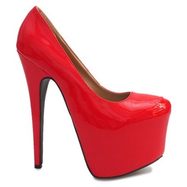 Hochlackierte Pins auf der roten Plattform D905