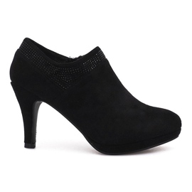 Maries schwarze Stiefeletten