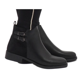 Ideal Shoes Schwarze elegante Stiefel C-7200