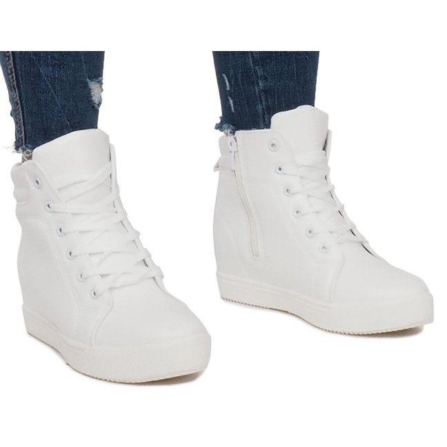 Klassische weiße Turnschuhe