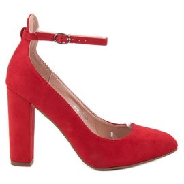 Ideal Shoes Pumps mit Schnalle befestigt rot