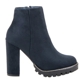 Kayla Stiefel auf der Plattform marineblau