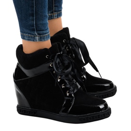 Modische schwarze Keilsneaker KLS-109-3