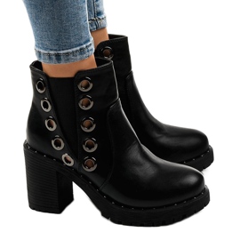 Schwarze Stiefeletten mit D37-5 Nieten