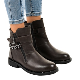 Isolierte graue Stiefel mit G-162-1 Kette braun