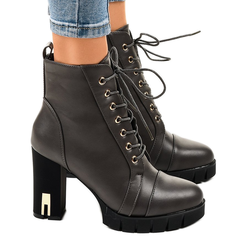 Warme Stiefel an einem Pfosten mit K-9925-Reißverschluss grau