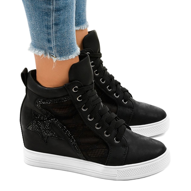 Schwarze Sneaker mit Schnürsenkeln JK-53