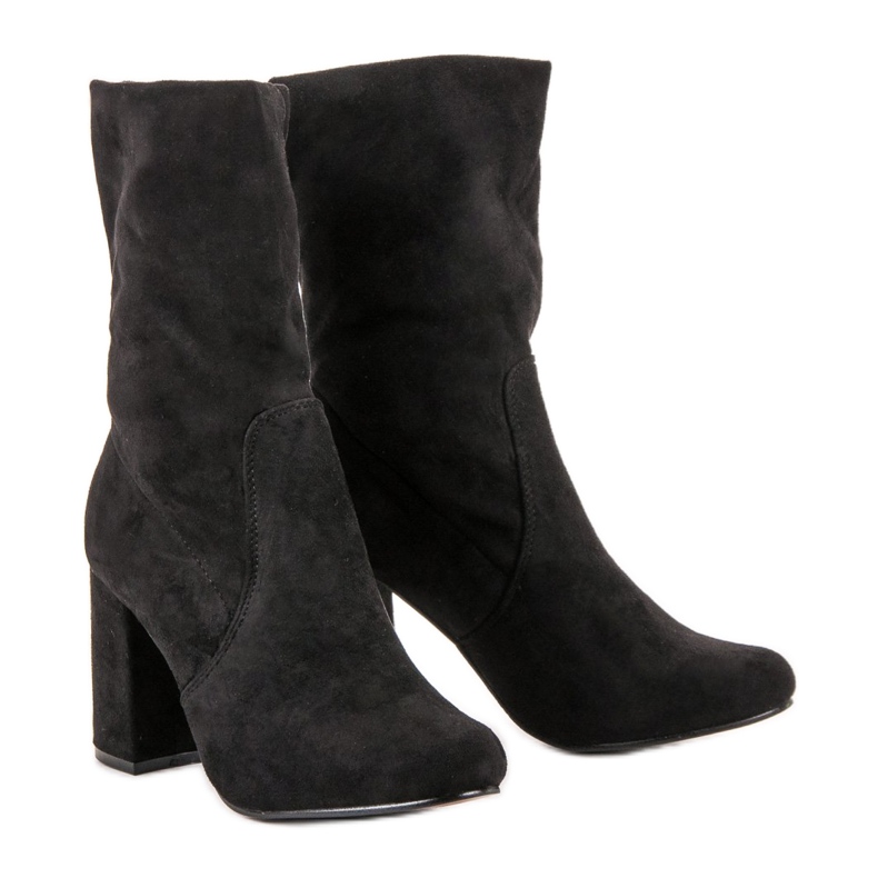 Super Mode Slip-On-Stiefel an einem Pfosten schwarz