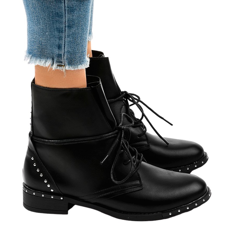 Schwarze flache Schnürstiefel A-251