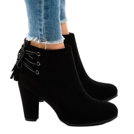 Schwarze Wildleder Stiefeletten am JA75 Post