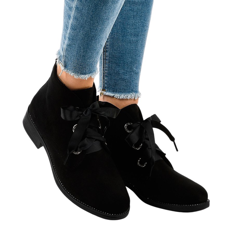 Schwarze Wildleder-Schnürstiefel K123