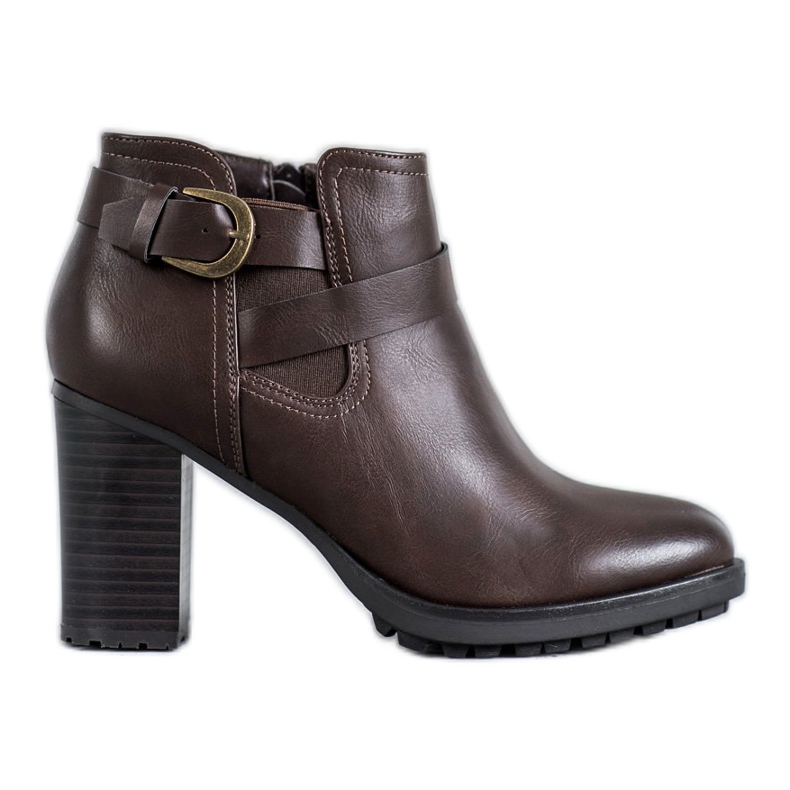 Super Mode Stylische Stiefel auf einem Pfosten braun