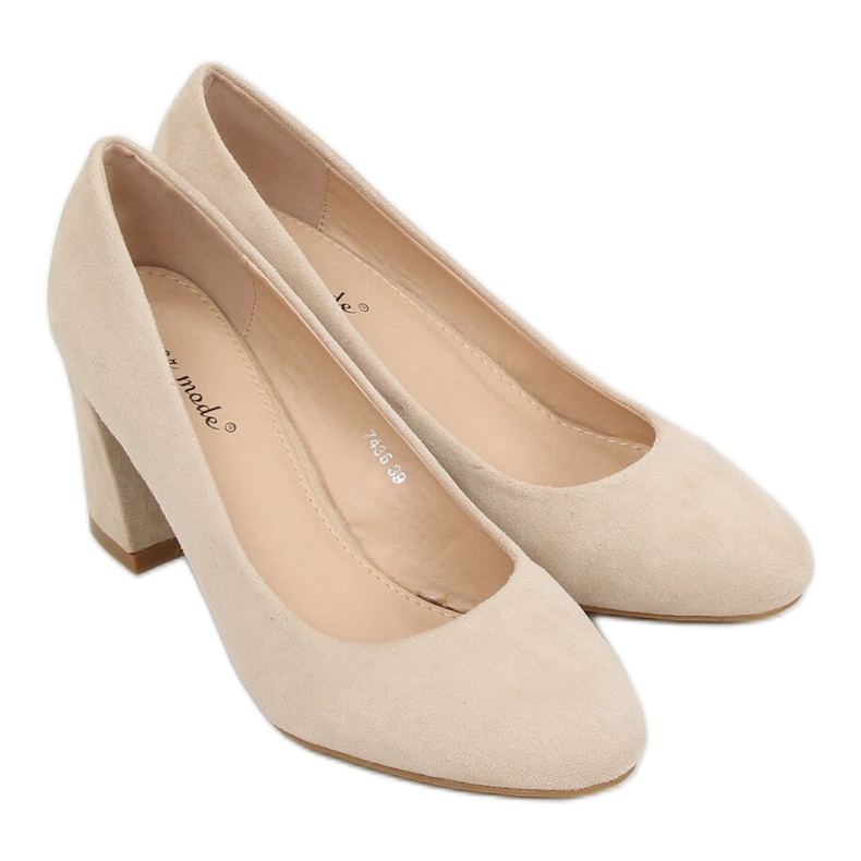 Pumps auf einem beigen 7436 Cream II-GAT Post
