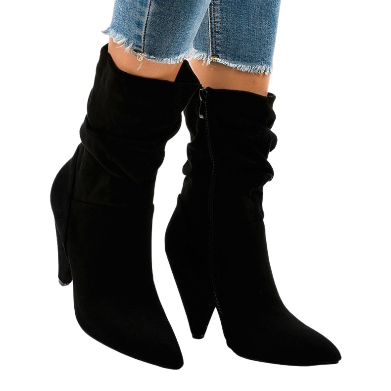 Schwarze Wildleder Stiefeletten am LS5062 Post