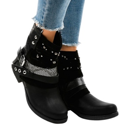 Schwarze isolierte Stiefel, reich verziert A-351