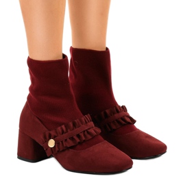 Rote Velourspumpen am JM8118Y Pfosten