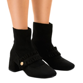 Schwarze Velourspumps am JM8118Y Pfosten