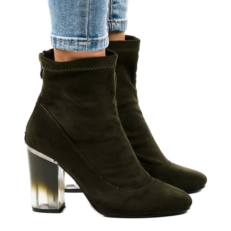 Grüne Wildlederstiefeletten am H8-93 Post