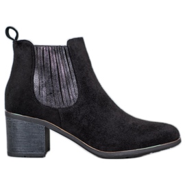 Filippo Stiefel auf einem Pfosten schwarz