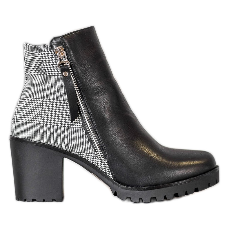 Filippo Stiefel auf einem Pfosten schwarz