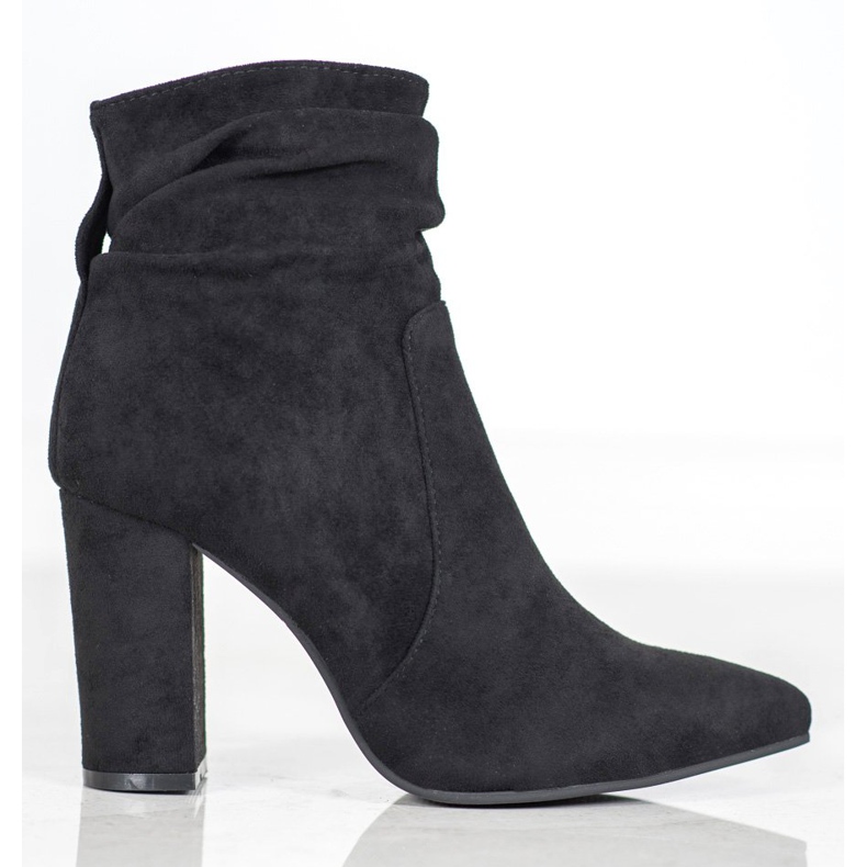Ideal Shoes Wildleder Booties auf einer Bar schwarz