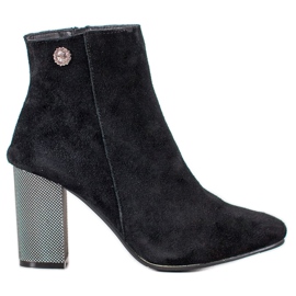 Goodin Lederstiefeletten auf einer Säule schwarz