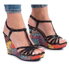 Schwarze Sandalen auf dem Keil Ibrahim