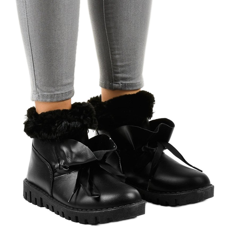 Schwarze, isolierte Sneaker mit 428-6 Reißverschluss