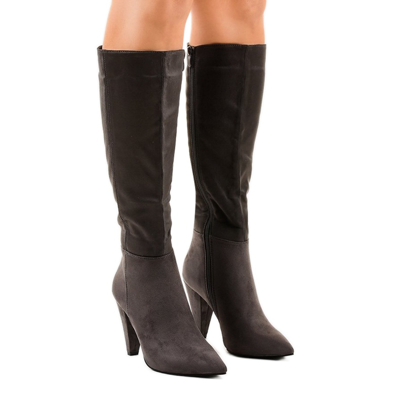 Damenstiefel aus grauem Wildleder am 8677 Post