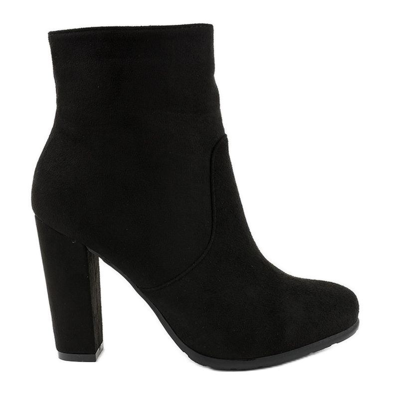 Schwarze hohe Stiefel am F912 Pfosten