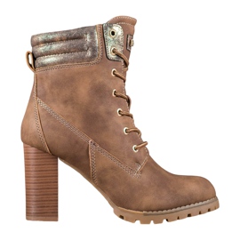 SDS Schnürstiefeletten an einem Pfosten braun