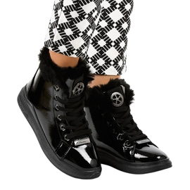 Warme schwarz lackierte Sneaker TL135-6