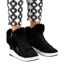 Isolierte Damen-Sneaker in Schwarz CN686