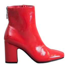 Seastar Lackierte Stiefel am Pfosten rot