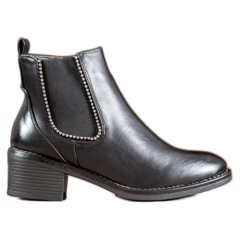 Small Swan Schwarze Stiefel